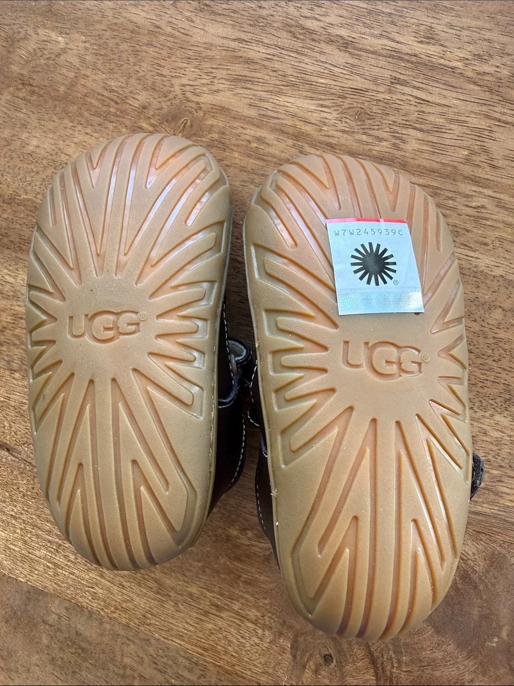New UGG Santore Toddler Sandals Brown Leather Size 7 Easy Walker Closed Toe